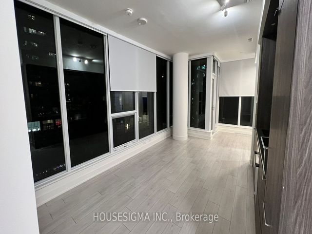 1106 - 15 Mercer St