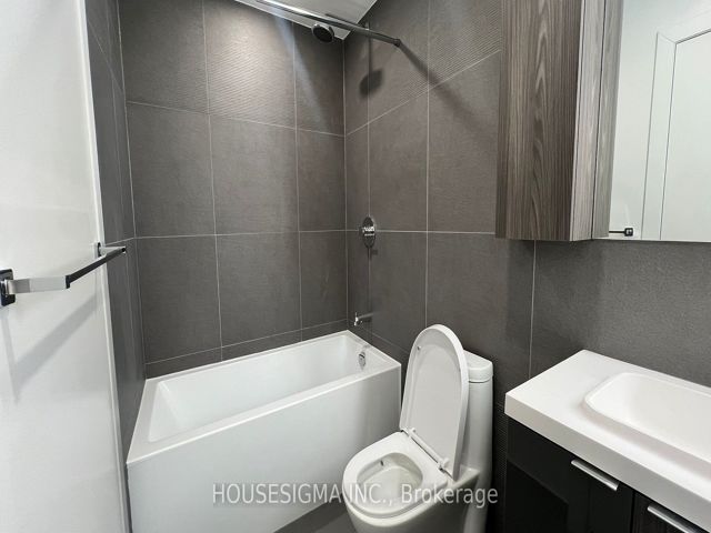 1106 - 15 Mercer St