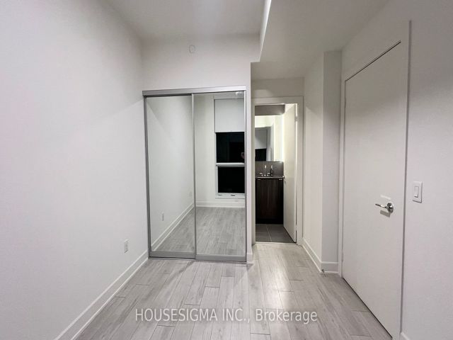 1106 - 15 Mercer St