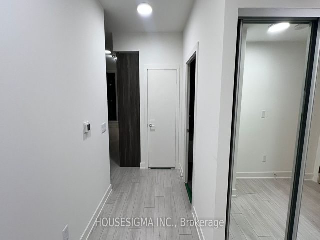 1106 - 15 Mercer St