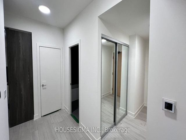 1106 - 15 Mercer St