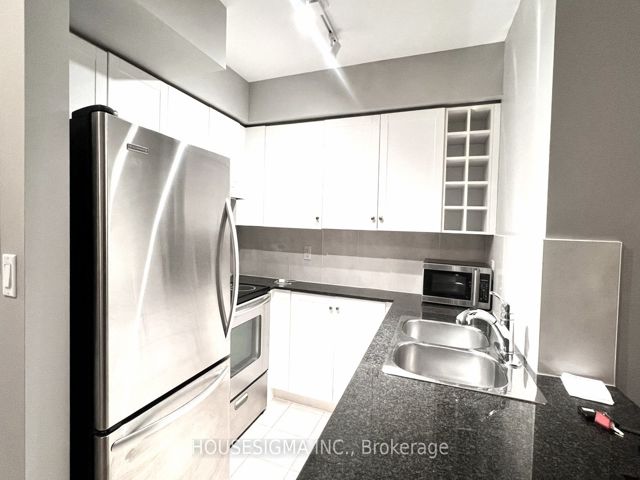 2703 - 210 Victoria St