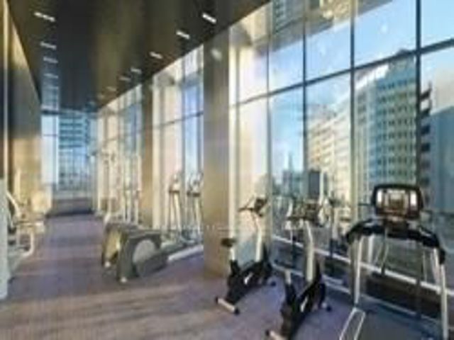 2405 - 2221 Yonge St St