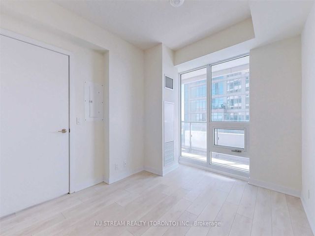 2405 - 2221 Yonge St St