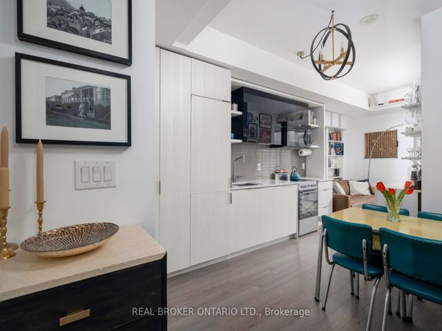 401 - 6 Parkwood Ave