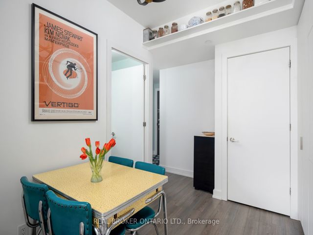 401 - 6 Parkwood Ave