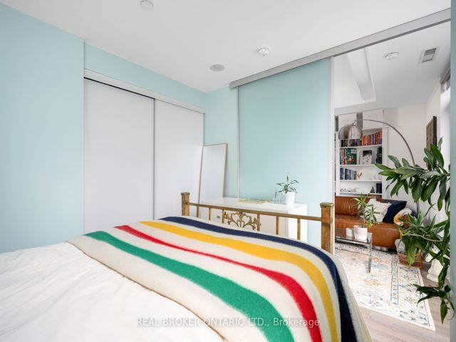 401 - 6 Parkwood Ave