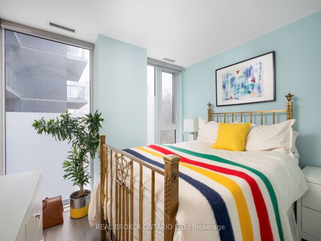 401 - 6 Parkwood Ave