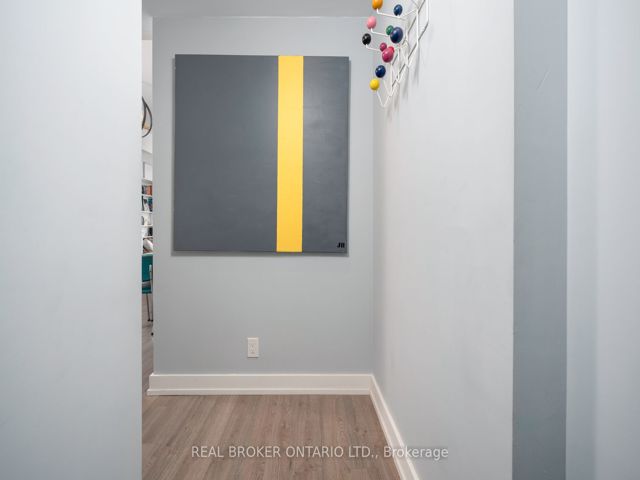 401 - 6 Parkwood Ave