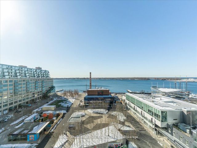 1007 - 218 Queens Quay  W