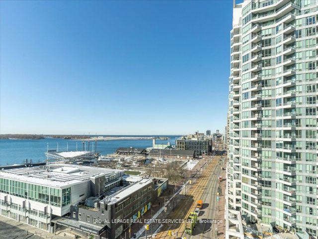 1007 - 218 Queens Quay  W