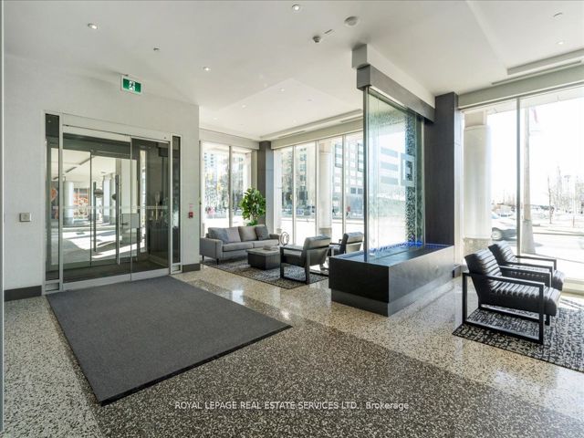1007 - 218 Queens Quay  W