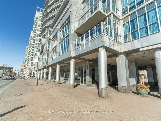 1007 - 218 Queens Quay  W