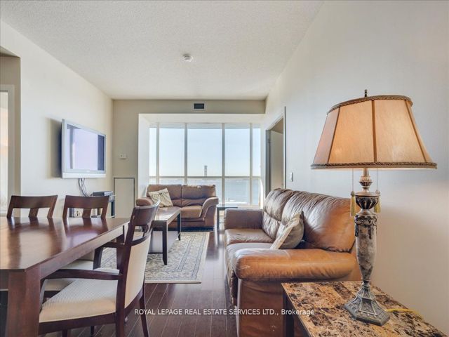 1007 - 218 Queens Quay  W
