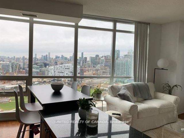 3111 - 215 Fort York Blvd