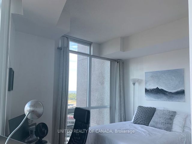 3111 - 215 Fort York Blvd