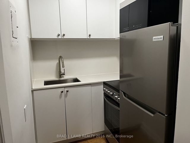 0006 - 143 Arlington Ave N