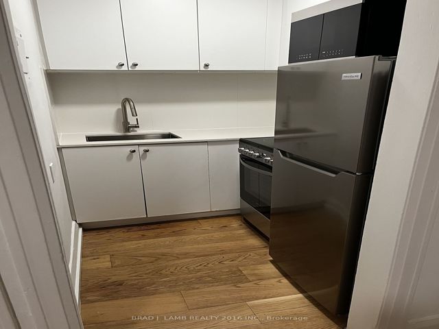 0006 - 143 Arlington Ave N