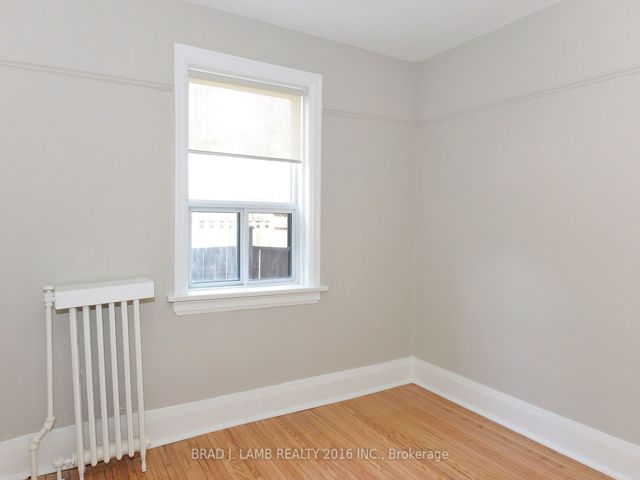 0006 - 143 Arlington Ave N