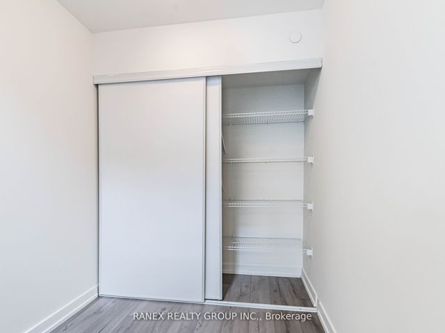 21 - 851 Sheppard Ave W