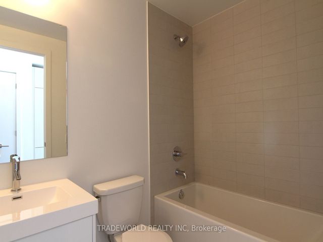 1203 - 403 Church St