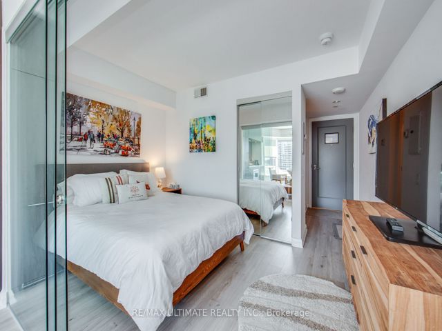 1705 - 155 Yorkville Ave W