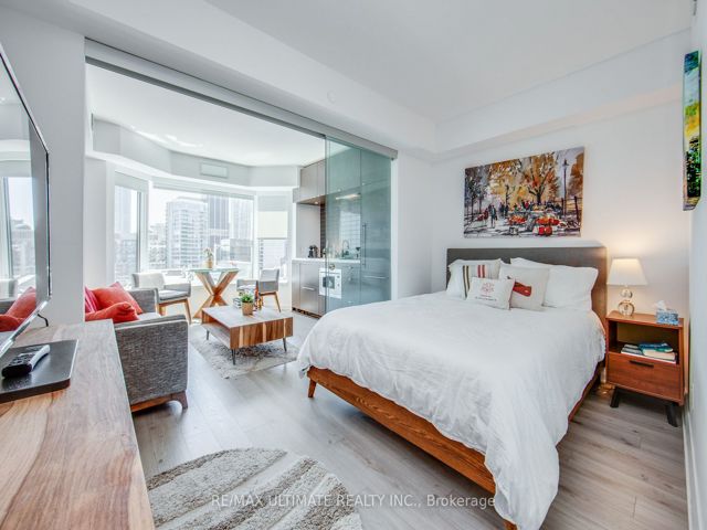 1705 - 155 Yorkville Ave W
