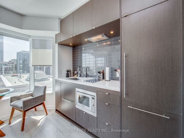 1705 - 155 Yorkville Ave W