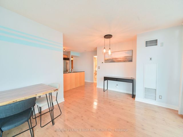 1610 - 397 Front St W