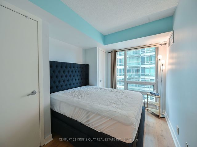 1610 - 397 Front St W