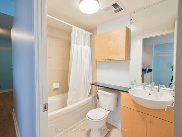 1610 - 397 Front St W