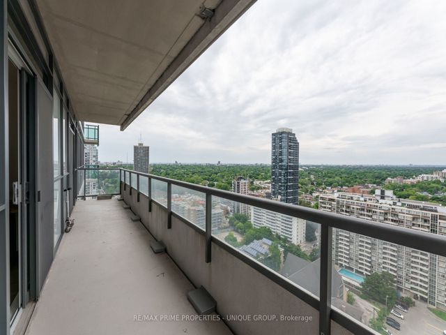 2003 - 25 Broadway Ave
