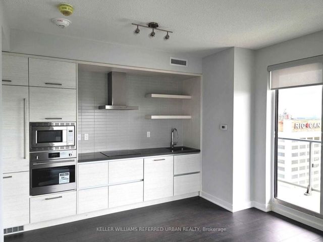4102 - 2221 Yonge St