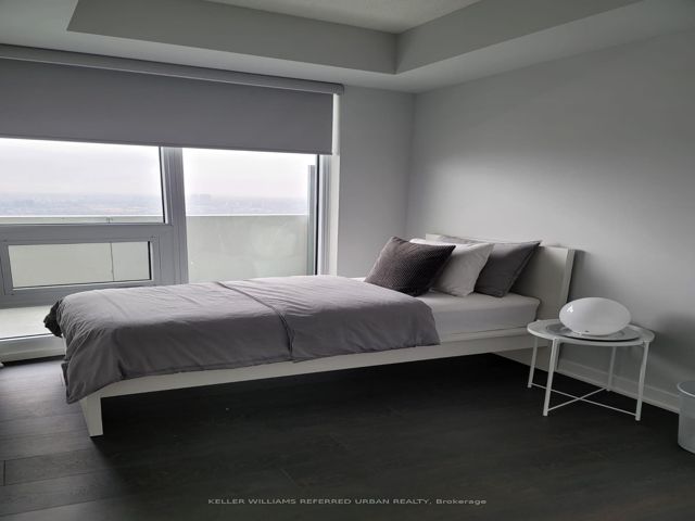 4102 - 2221 Yonge St