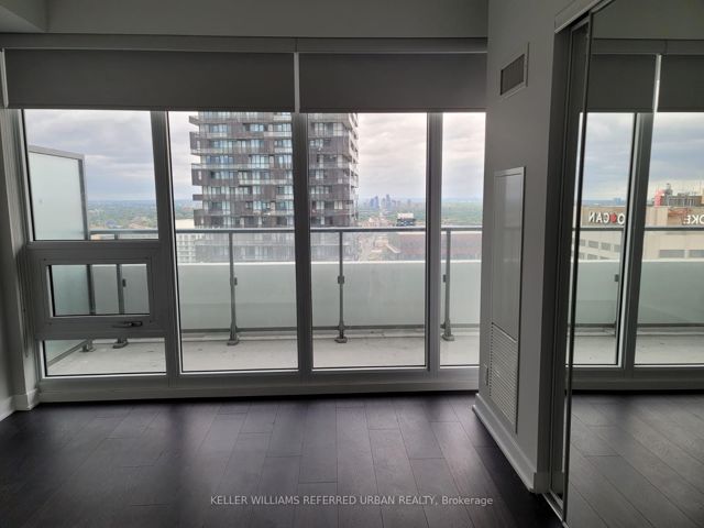 4102 - 2221 Yonge St
