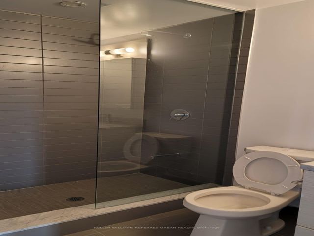4102 - 2221 Yonge St