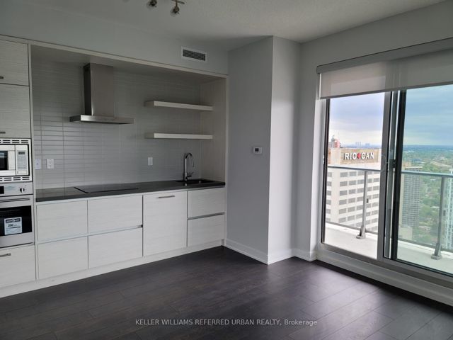 4102 - 2221 Yonge St