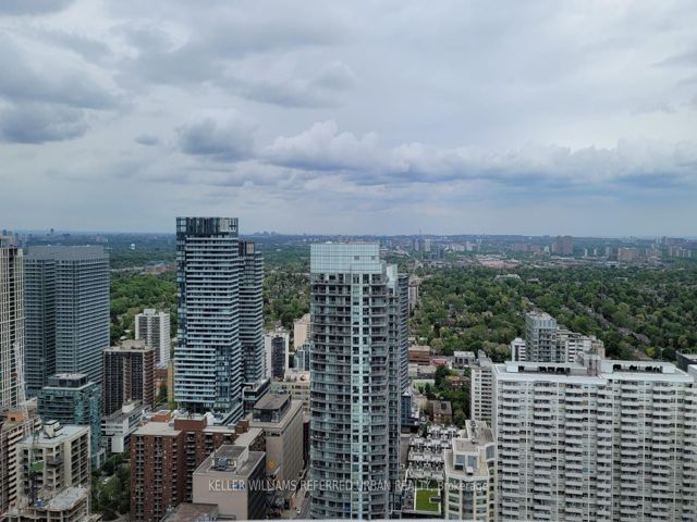 4102 - 2221 Yonge St