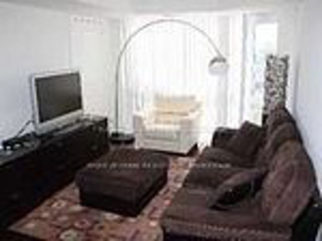 902 - 5791 Yonge St