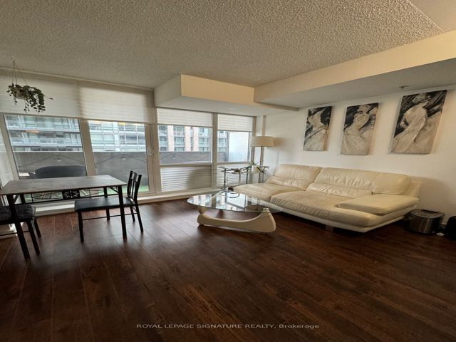 507 - 20 Joe Shuster Way