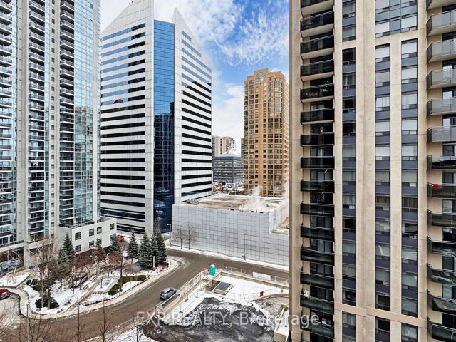 1105 - 155 Beecroft Rd