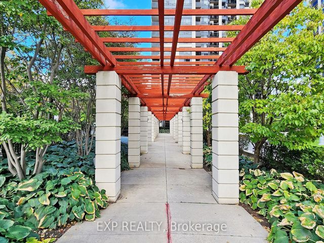 1105 - 155 Beecroft Rd