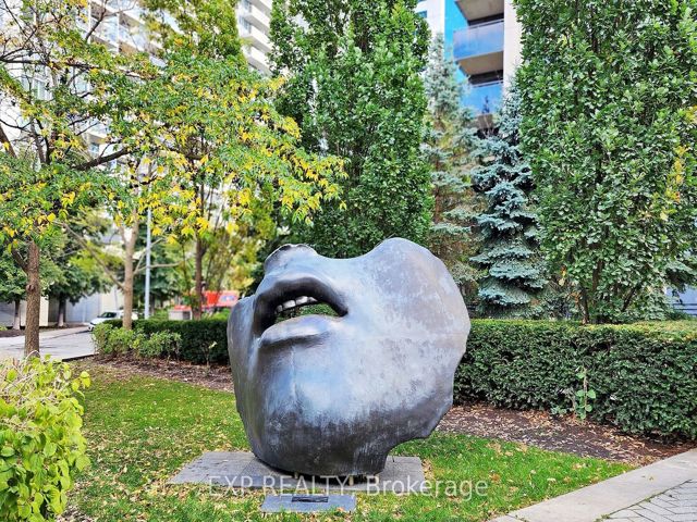1105 - 155 Beecroft Rd
