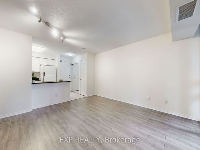 1105 - 155 Beecroft Rd