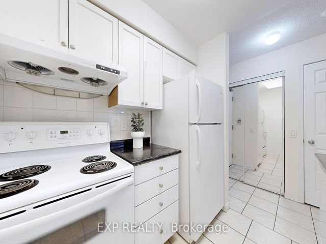 1105 - 155 Beecroft Rd