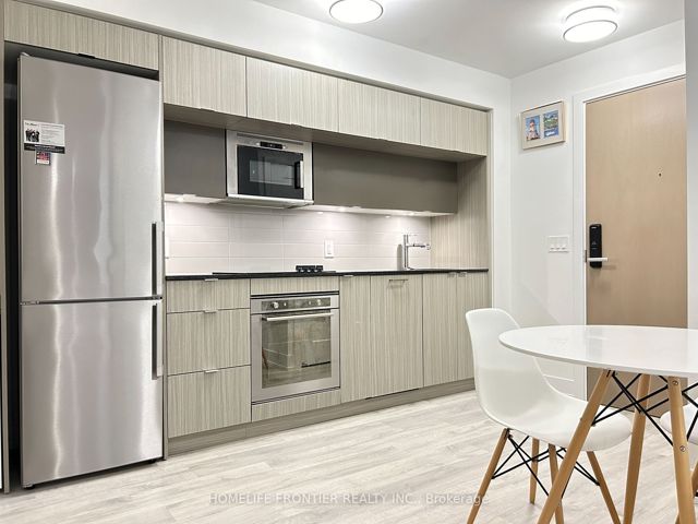 2219 - 585 Bloor St E