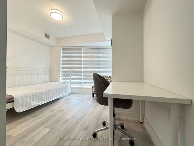 2219 - 585 Bloor St E