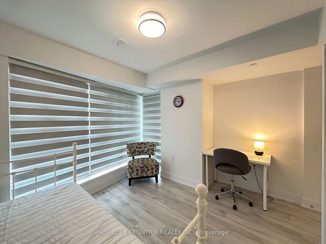 2219 - 585 Bloor St E