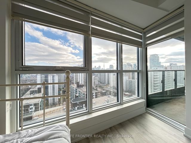 2219 - 585 Bloor St E