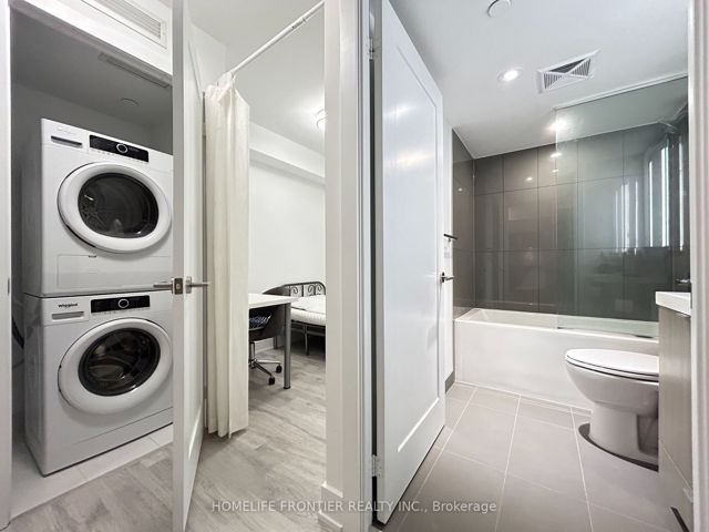 2219 - 585 Bloor St E
